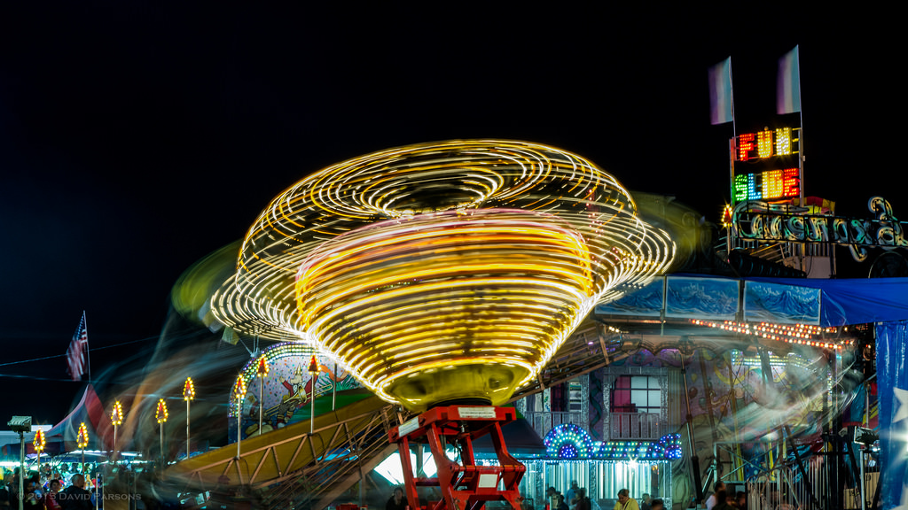 Spinning ride at the Hull carnival