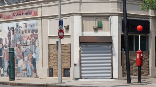 Closed Tedeschi store in Jamaica Plain