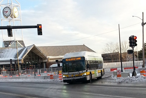 New busway exit in use at Forest Hills