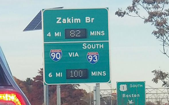 Electronic signboard showing long delays on I-93