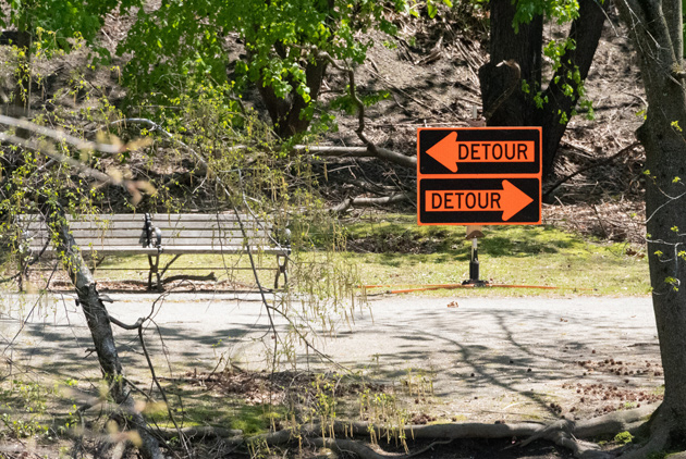 Detour signs along the Muddy River