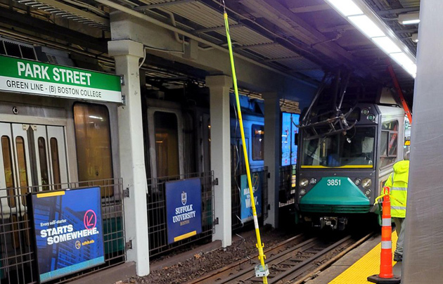 Green Line train in trouble at Park Street