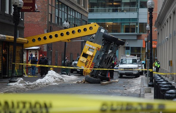 2009 collapsed crane in downtown Boston.