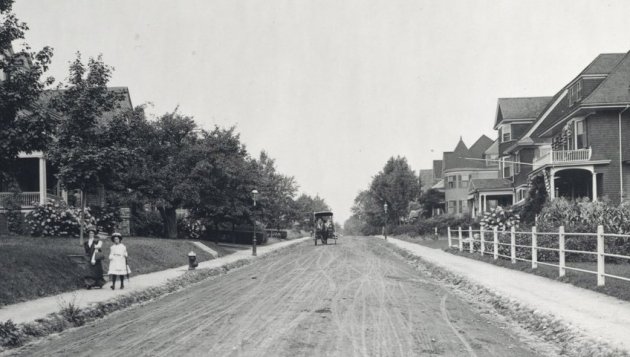 Old unpaved street in old Boston