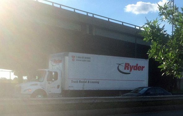 Ryder truck stuck on Storrow Drive