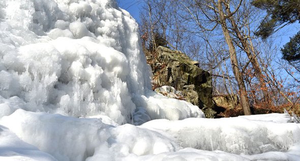 Frozen falls in Melrose