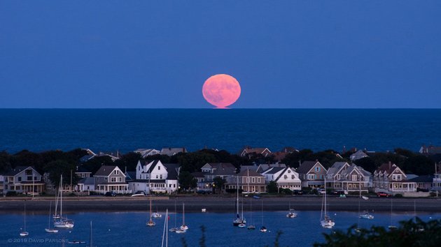 Moonrise over Hull