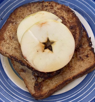 French toast and apple slices