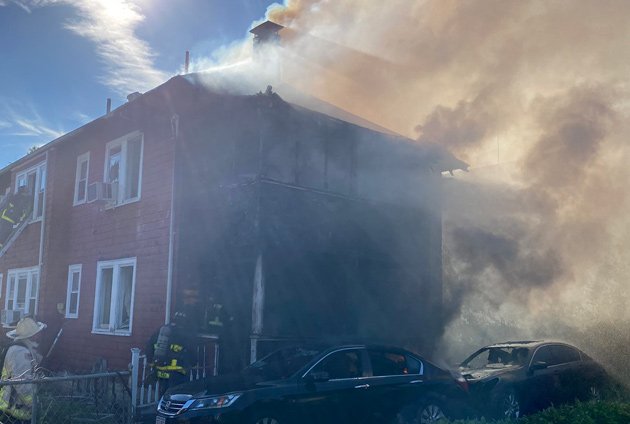 House, cars hit by fire in Hyde Park