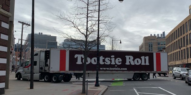 Tootsie Roll truck stuck on Massachusetts Avenue