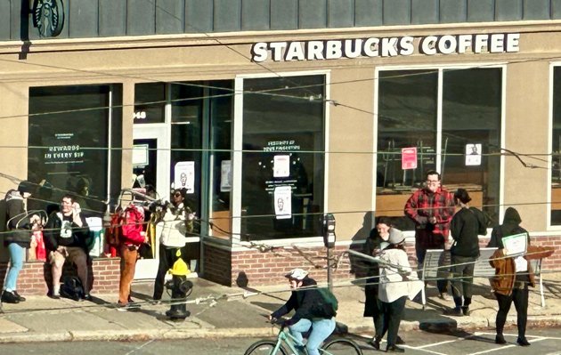 Starbucks workers on strike in Cleveland Circle