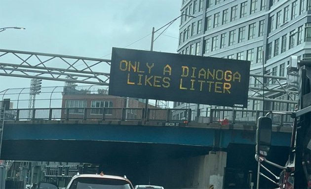 Turnpike sign: Only a Dianoga likes litter