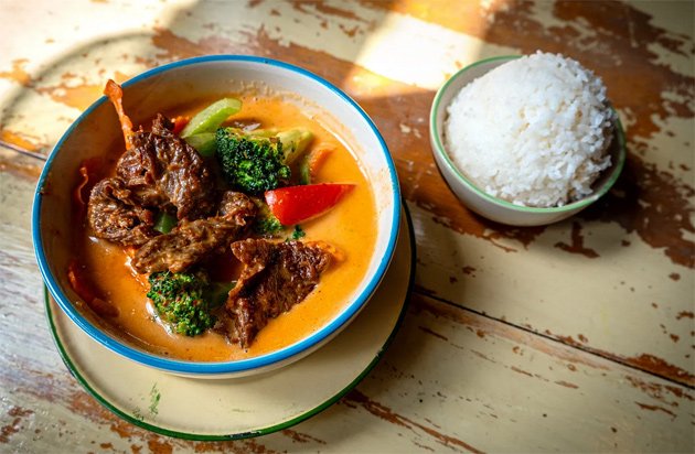 Crying Thaiger's house mock-duck curry