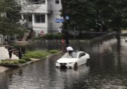 Man abandoning his car in Malden