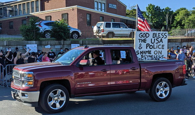 Supporter in a pickup